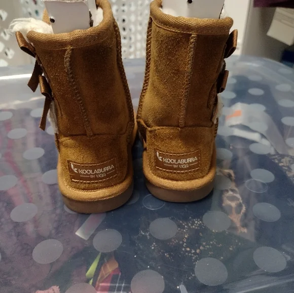 Toddler size 6 Koolaburra Victoria short boot - Picture 4 of 7